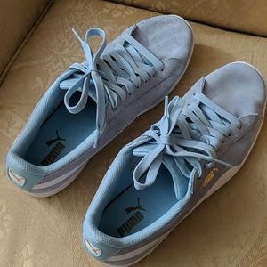 Women's 9.5 Blue Suede Puma